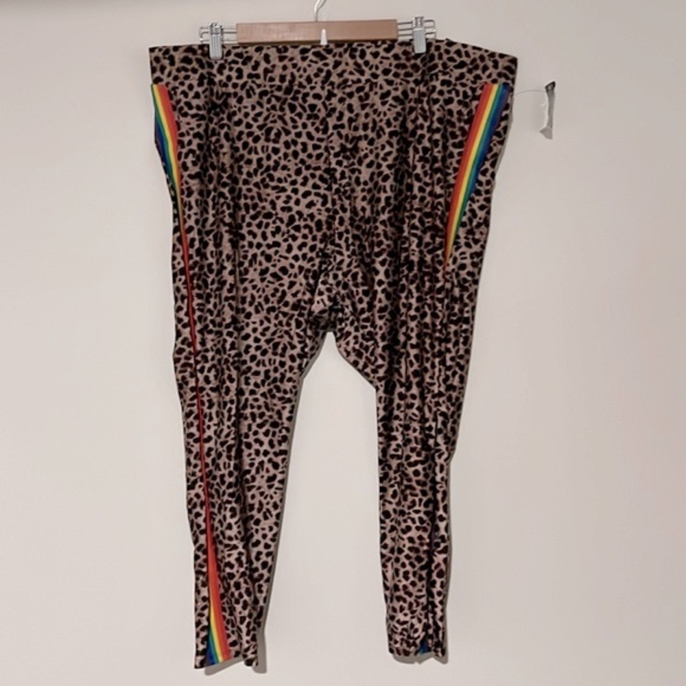 NWT Torrid Cheetah Liquid Leggings with Rainbow Stripe (Cropped) Size 4 (26)
